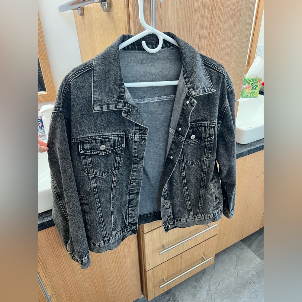 Black denim jacket. Size S. Shein.